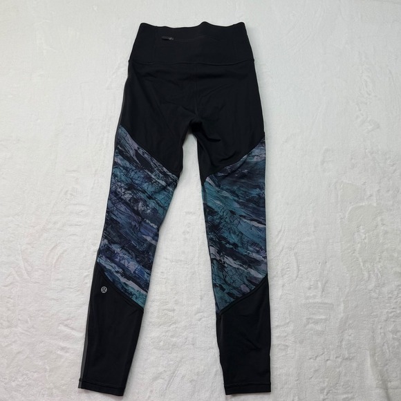 lululemon athletica Pants - Lululemon Athletica Black Blue Abstract Print Leggings Cropped Activewear Women